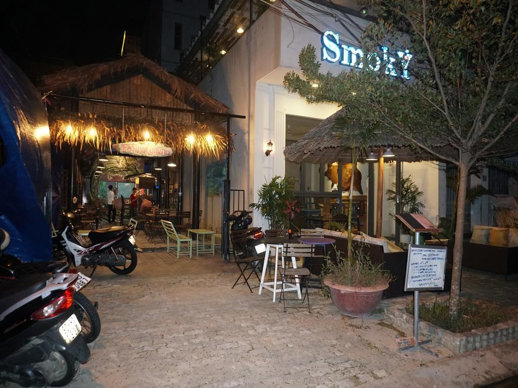Victori Hotel Danang Екстериор снимка