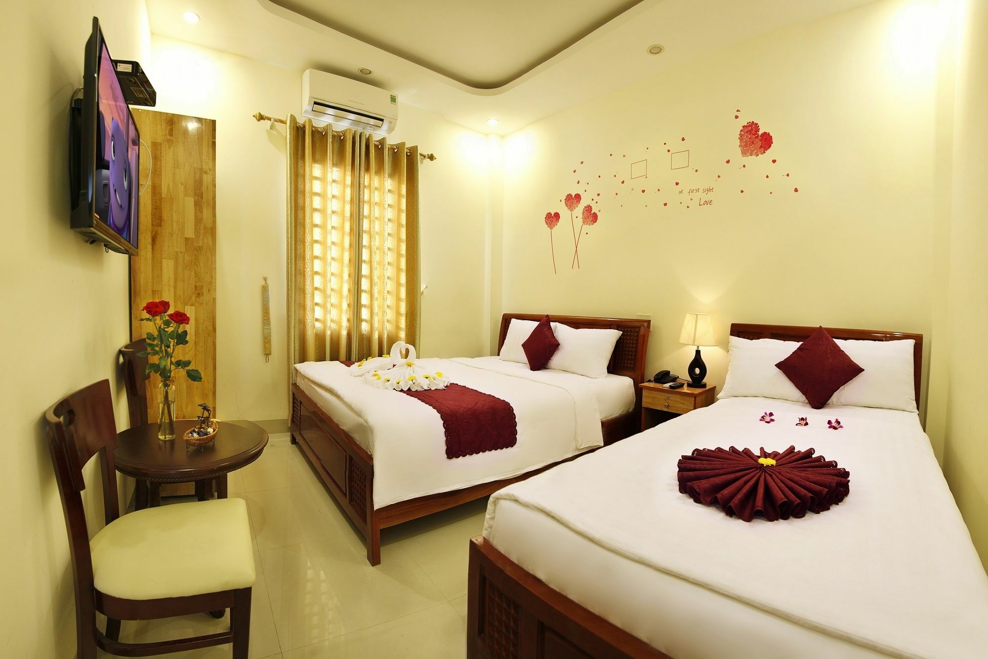 Victori Hotel Danang Екстериор снимка