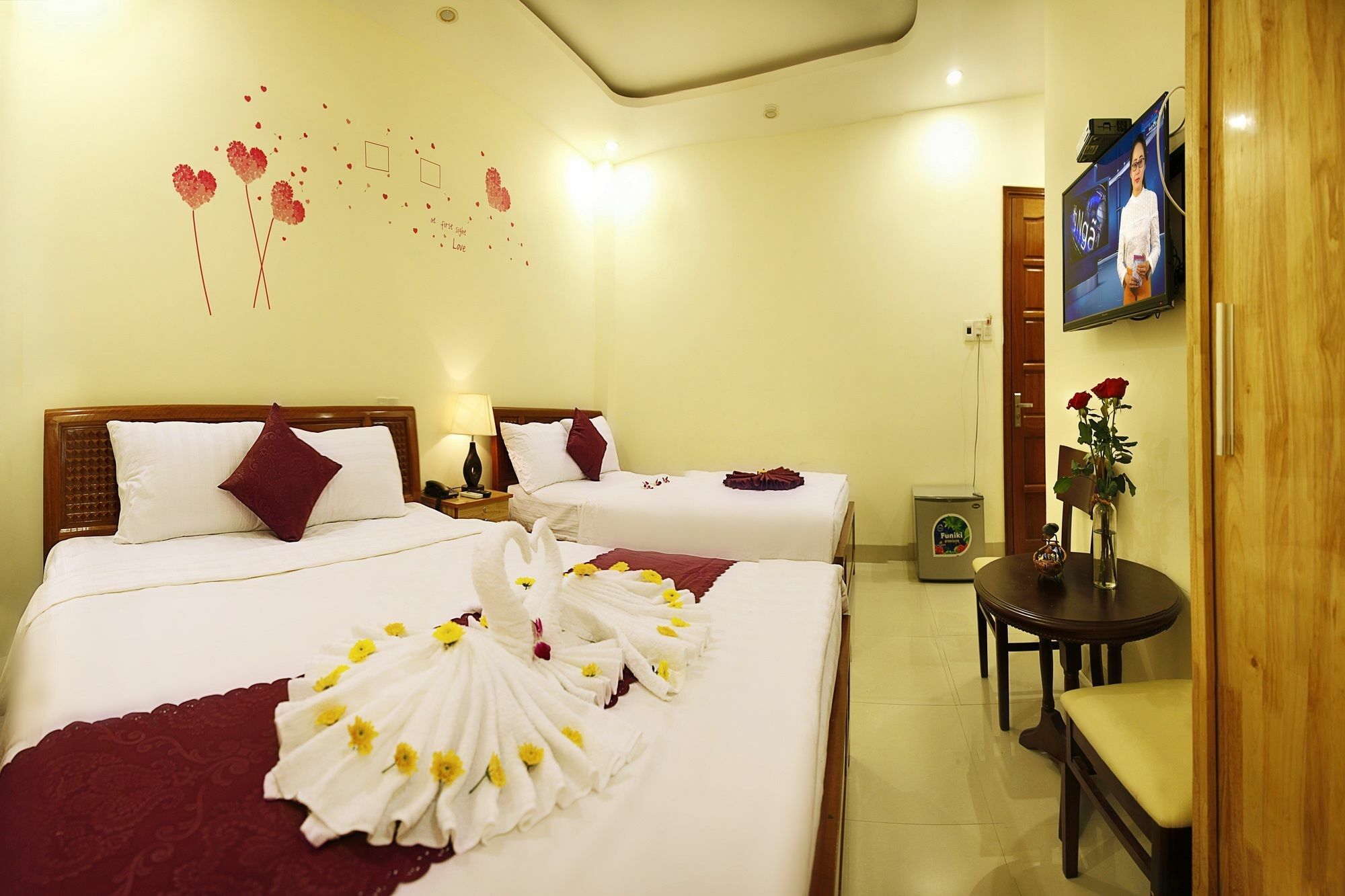 Victori Hotel Danang Екстериор снимка